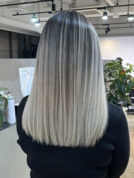 メリー オオサカ(Merly Osaka) 心斎橋/バレイヤージュ/レイヤーカット/海外レイヤー