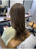 オリーブベージュ