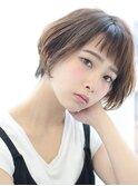 オン眉でも小顔に見えるショート♪