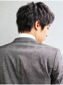 黒髪　ビジネス　ショートレイヤー　かき上げ　パーマ　スーツ