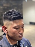 黒髪暗髪大人ワイルドスキンフェードヒートカール