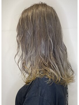 アルーシェ 新宿店(Alushe) ホワイトベージュ