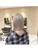 アヴァンス ジェイアール和歌山店(AVANCE.)&nbsp;派手髪×ハイトーン×ホワイトベージュ×切りっぱなしボブ