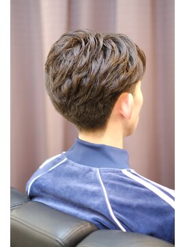 アモ(Amo) 【新富町】メンズビジネステーパーフェードニュアンスパーマ