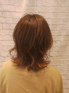 ミーティア バイ クアトロ(Meteor By QUATRO) 大人可愛い外ハネスタイル