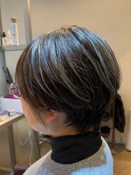 アンジュ ヘアー(Ange hair) 40代，50代　白髪ぼかしハイライトショート