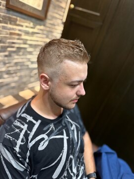 ミリオンバックス 御徒町店(Million Backs) スキンフェード/外国人ヘア/フェザーアップ<理容室>[メンズ]