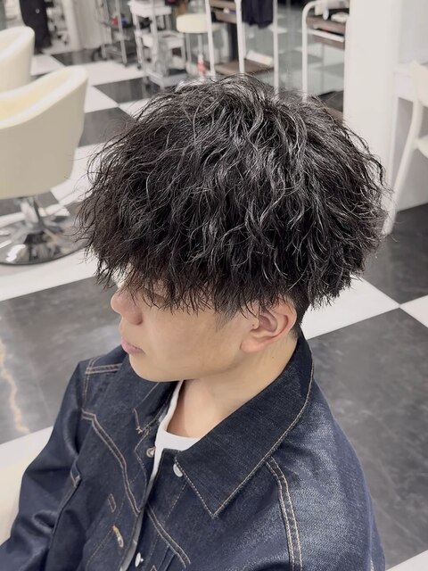 ツイストスパイラルパーマツーブロック刈り上げツイスパ韓国黒髪
