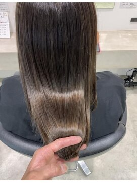 リタ(rita.) 林　直人　艶髪　アッシュグレージュ　イルミナ