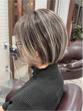 アミーゴ(AMIGO) ミニボブ×ホワイトバレイヤージュ×白髪ぼかし