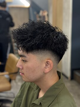 トレイス(trace) フェードカット×ツイストスパイラルパーマ