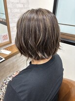 イルファ 北野田店(ehl：fa)&nbsp;ショートボブ白髪ぼかしハイライト