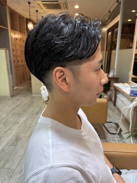 ヘア ロンドン カフェ(HAIR LONDON CAFE) センターパート毛流れパーマ