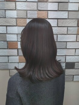 こだわりの薬剤で髪への負担を最小限に抑えた縮毛矯正！クセやうねりも憧れの自然なストレートに♪