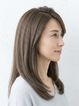 と和 巣鴨 40代上品グレージュミディアム。白髪も馴染む外ハネ