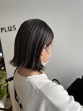 プラスディー(+D) 切りっぱなし／外ハネミディアム