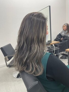 エイル 茶屋町(Eir) 【ハイライト】【ブリーチ】【トリートメント】【髪質改善】