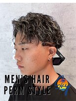 スカイ(SKY)&nbsp;ツイスパ/波巻き/眉毛/バーバー/ニュアンスパーマ/ブリーチ