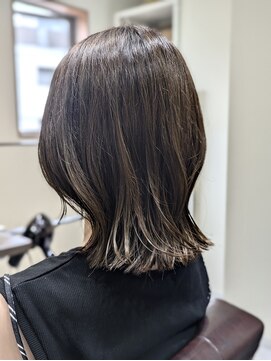 アオ(a-o) 後ろからすでに美しい