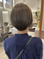 ポジ(poji)&nbsp;韓国風　前髪カット　艶髪　くびれ巻き　サイドバング