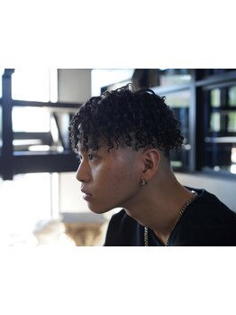 【メンズ特化型サロン◎】魅力を最大限に引き出すトレンドを抑えたパーマスタイルをご提案します！