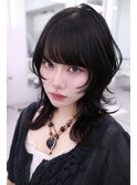 黒髪ミディアムウルフレイヤー