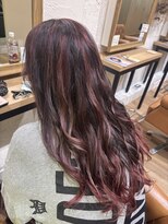ビズヘアー マシェリ(bisou hair macherie)&nbsp;ピンクカラーを入れてハイライト！