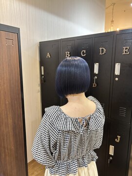 ギフト ヘアー サロン(gift hair salon) ネイビーカラー×ミニボブ