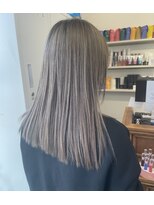 ヘアアンドリラクゼーション ジン(Jinn) グレージュ