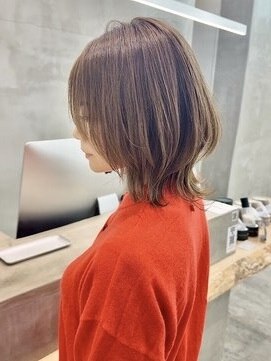 ダブルトーキョー シブヤ(W-TOKYO SHIBUYA) 骨格補正で小顔見せ！外ハネミディウルフ　ウルフカット