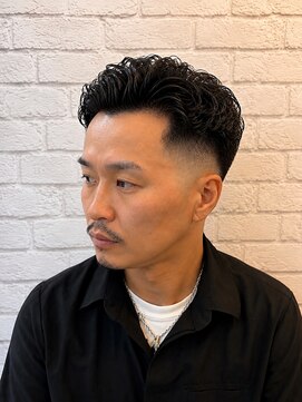 グレイスフルバーバー 新宿パークタワー店 新宿理容室30.40代ビジネスマン◎73分けオールバックパーマ