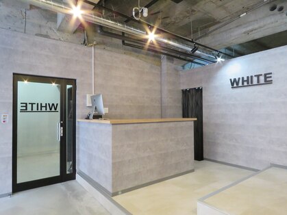 アンダーバーホワイト 静岡店(_WHITE)の写真