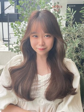 ユニ 表参道(uni) フェザーバングとレイヤーで大人かわいいオルチャンヘア