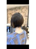 インナーカラー×前下がりボブ