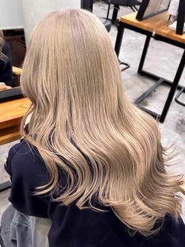 イリ 大阪(ili) ハイライトカラー/ミルクティーベージュ/レイヤーカット