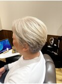 ホワイトベージュの大人ショート