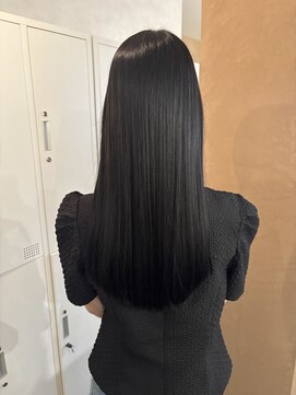 ユッカ 梅田(YUCCA) 【 YUCCA 】大人可愛い20代30代/ロング/ブルーブラック