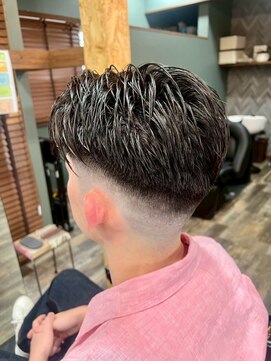 スタンドバーバー 柏(STAND BARBER) リバースセンターパート/ニュアンスウルフ/ダウンバング/柏