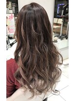 ケンジ 平塚 アネッタ(KENJE annetta)&nbsp;お洒落はヘアスタイルから★ハイライトで決める大人外国人風