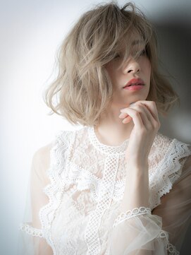 カバーヘア ブリス 戸田公園西口店(COVER HAIR bliss) ホワイトカラーツヤ髪ハイライト小顔ボブw戸田公園10代20代30代