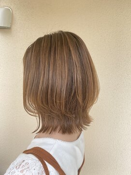 エフチュール(F turu) ふんわりレイヤー外ハネstyle