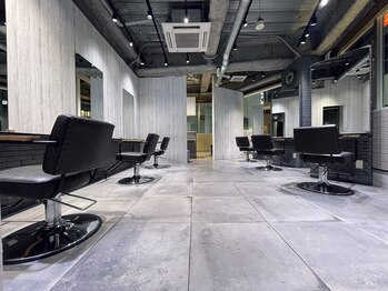 AXY HAIR&MAKE 新宿本店