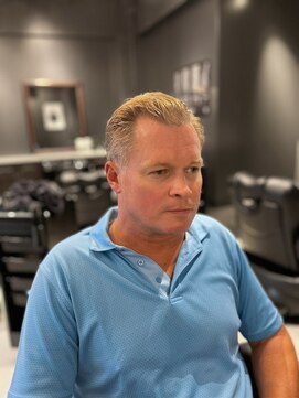 ザマンリバレッジニューヨーク(THE MAN LeverageNewYork) 大人海外オールバック風サイドパート：大村　大心