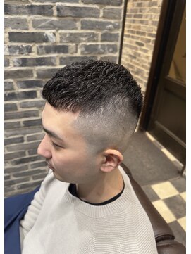 ミリオンバックス 御徒町店(Million Backs) ショートパーマ/濡れパン/ビジネス<理容室>[メンズ/眉毛]