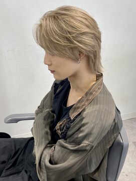 ユーフォリア 渋谷グランデ(Euphoria SHIBUYA GRANDE) くすみベージュ　センターパート　毛流れ　MOMO