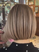 スリー(three)&nbsp;シャドウルーツ