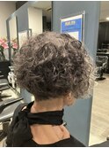 アシンメトリーのカーリーパーマ