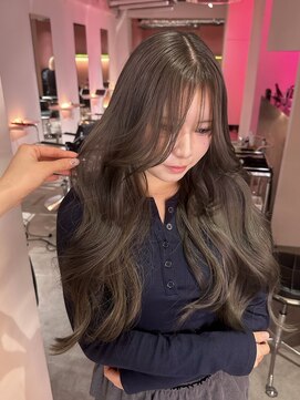 ダズリングディア(Dazzling Deer) オリーブグレージュ／ロング／巻き髪／レイヤーカット