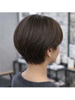 アールズスタイル(R'z STYLE 3)の写真/【低刺激×低ダメージ、5年後も続けられる白髪染め】肌が弱い方にも配慮したオーガニックグレーカラー。