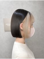 ケイカヘア(KEIKA Hair)&nbsp;ホワイト×ブラックのフェイスフレーミングミニボブ